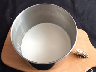 20、奶油裸蛋糕+南瓜味,淡奶油加入细砂糖。