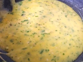 15、辅食计划+虾蓉玉米杂蔬羹,搅拌均匀就可出锅了。