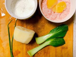 1、宝宝藕夹肉,所需食材如图