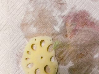 7、宝宝藕夹肉,藕片擦干表面水分