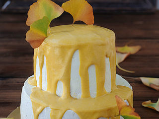 14、金秋蛋糕,淋在蛋糕上即可。