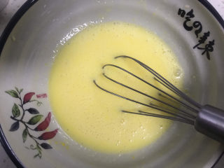 5、椰蓉蛋挞,搅拌均匀后过筛2次，口感更细腻