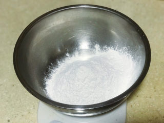 3、炸麻团,准备130g糯米粉