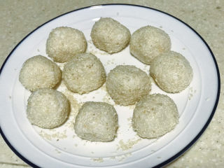 9、炸麻团,10个芝麻团