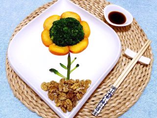 8、向阳花开,一支美丽的向阳花已盛开辣根和涝汁搅拌均匀可以蘸着料吃哦