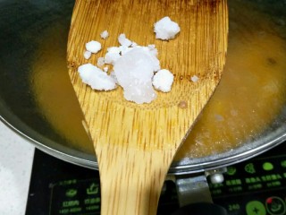 12、西红柿炖牛腩,中途加入适量冰糖