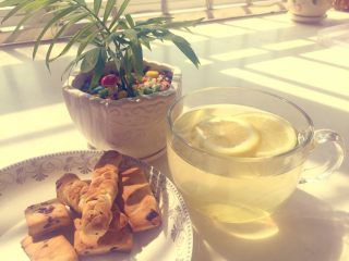 6、孕妇下午茶 蓝莓饼干 柠檬蜂蜜水,最后拍张照片吧 有木有午后在咖啡陪你的赶脚呢! 听听音乐 看会书 这样的日子也可以很美!