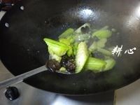 7、毛豆炒丝瓜木耳,煸炒至收汁，熄火盛出