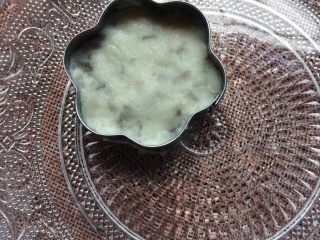 13、红枣山药糕,填入一层山药泥