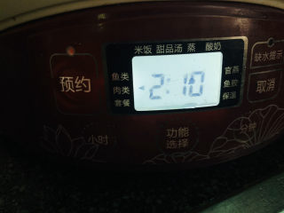 16、花生莲藕排骨汤,设置炖的时间，自动时间为1小时20分钟，我想要花生更软烂，就调整为2小时10分钟；