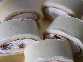 22、草莓香草奶油蛋糕卷,成品^o^