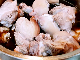 14、猪脚姜,放入猪脚