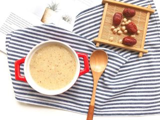 8、鹰嘴豆红枣银耳羹,盛出凉了即可食用