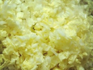 8、彩色水饺,娃娃菜洗净,切末