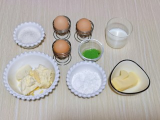 1、半熟芝士蛋糕,准备食材，并称重。这个量是6寸蛋糕的量。