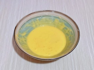 5、半熟芝士蛋糕,蛋黄与奶酪完全融合即可。