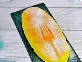 17、半熟芝士蛋糕,可以切开吃，也可以用小勺一勺一勺的直接吃。