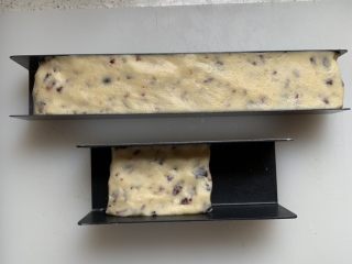 10、蔓越莓饼干,放入模具中整理好，冰箱冷冻1小时至变硬