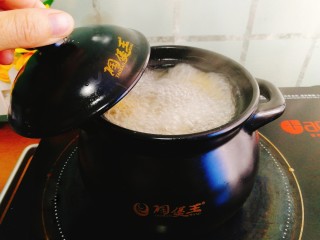 18、辅食计划+乳鸽红菇汤,煮开后转中小火煲10分钟