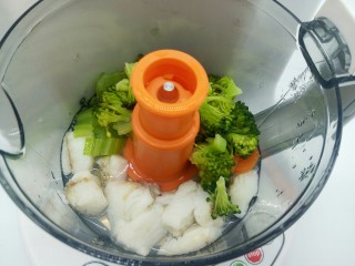 10、【宝宝辅食】鳕鱼什锦糊,看看，是不是很快就蒸好了，