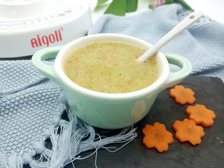 13、【宝宝辅食】鳕鱼什锦糊,今天侄女来我家，这是给她准备的，一口一口，吃的欢着呢！