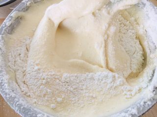 11、枸杞蛋糕,翻拌混合。