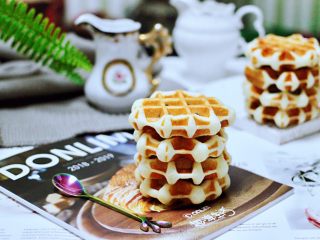 17、蜜豆酸奶华夫饼,外皮香软有韧劲，加上甜甜的蜜豆，吃上一个真的是妙不可言。