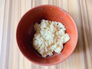 4、蛋白蛋糕,搅拌成无粉状的浓稠状面糊备用