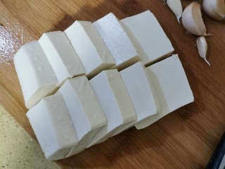 1、家常豆腐,豆腐切厚片