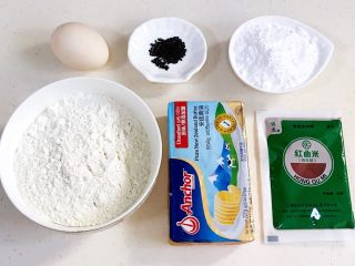1、小猪曲奇,准备好需要的食材。
