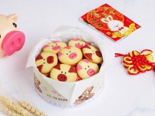 13、小猪曲奇,萌萌的小猪饼干就制作完成啦。