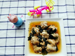 12、裙带菜蒸鸡腿肉,小宝说得把猪爸爸和单车都拍上去????