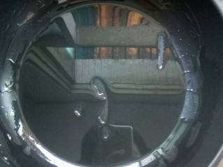 4、果蔬鸡蛋饼  #鸡蛋的花样年华#,平底锅倒油。