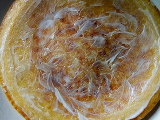 11、果蔬鸡蛋饼  #鸡蛋的花样年华#,鸡蛋饼抹上一层酸奶沙拉酱。