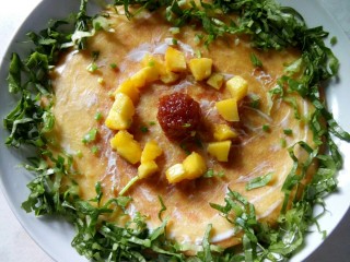 15、果蔬鸡蛋饼  #鸡蛋的花样年华#,点缀葱花。