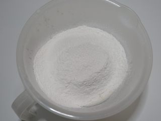 5、卡通立体可妮兔牛奶米糕,加入粘米粉