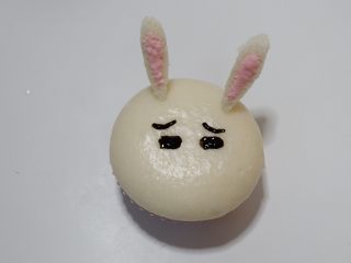 20、卡通立体可妮兔牛奶米糕,眼睛。