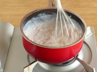 6、12m+草莓小方,搅拌至上图这种糊状就可以出锅了~