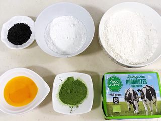 1、猕猴桃造型饼干,准备好需要的食材。