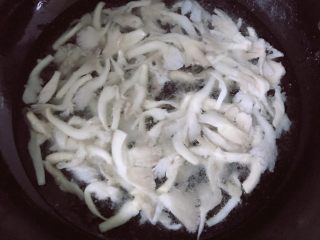 8、蘑菇蛋花汤,加适量清水