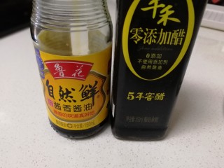 5、青椒炒杏鲍菇,只需简单的调料。