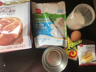 1、炸油饼,准备好食材备用