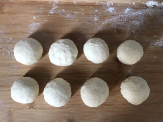8、炸油饼,全部揉圆