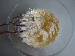 6、蔓越莓饼干,搅打均匀的状态。