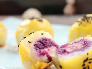 10、土豆蛋黄酥,奶酪建议选用含钠低的奶酪，还有就是看配料表，配料很多的，妈妈们也不用看了，超市很多都是再制奶酪，不建议给5岁以下的宝宝吃。