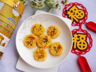 16、松软香甜的米粉小软饼,瞬间光盘。