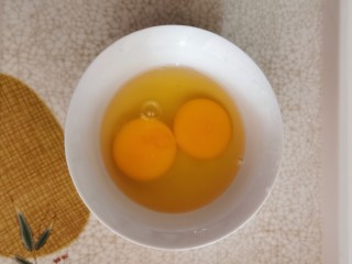 2、脆皮日本豆腐,鸡蛋2个 