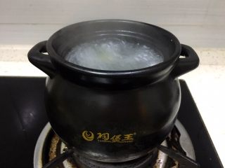 8、暖冬系列之青豆嫩滑骨头汤,中火煮开后转小火慢炖一小时