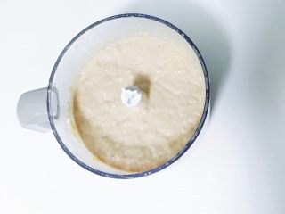 12、宝宝辅食：猪肉玉米肠,搅打成细腻的肉泥