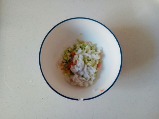 10、鲜虾饼,加入蒸熟的山药粒